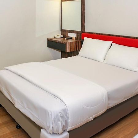 Oyo-90027快乐酒店 新山 外观 照片