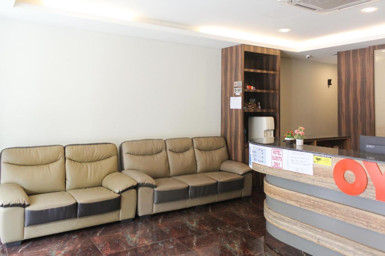 Oyo-90027快乐酒店 新山 外观 照片